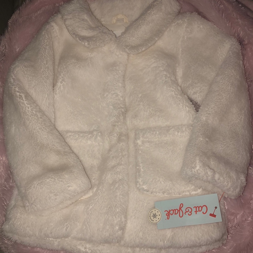 🌸Cat & Jack girls white fuzzy coat size 2T